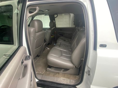 Used 2005 Chevrolet Suburban LT w/ Preferred Equipment Group image 21