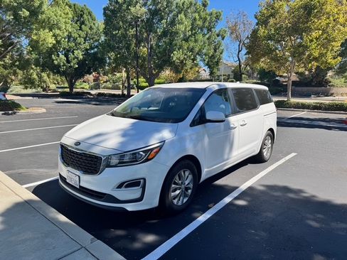 Used 2021 Kia Sedona LX FWD image 5