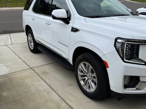 Used 2024 GMC Yukon SLT w/ SLT Premium Package image 2