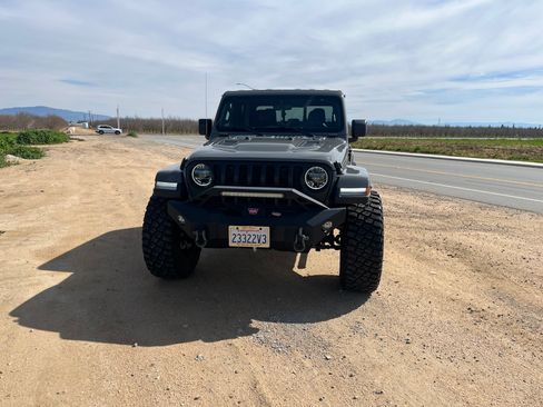 Used 2022 Jeep Gladiator Sport image 4