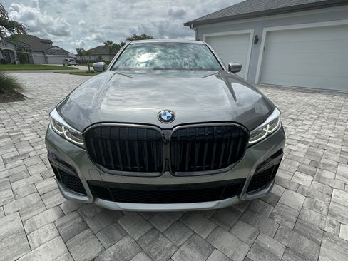 Used 2022 BMW 740i w/ M Sport Package RWD image 9