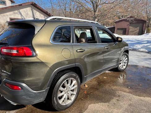 Used 2016 Jeep Cherokee Limited image 8