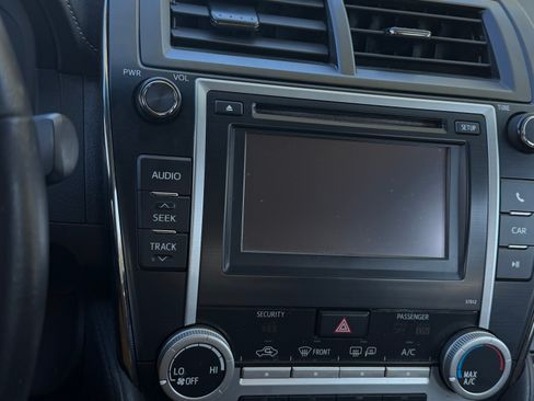 Used 2012 Toyota Camry SE image 9