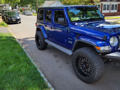 Used 2019 Jeep Wrangler Unlimited Sahara image 5