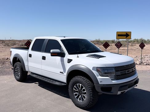 Used 2014 Ford F150 Raptor w/ Equipment Group 801A Luxury AWD/4WD image 4