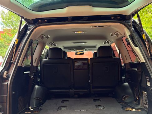 Used 2013 Lexus LX 570 4WD w/ Luxury Pkg image 9