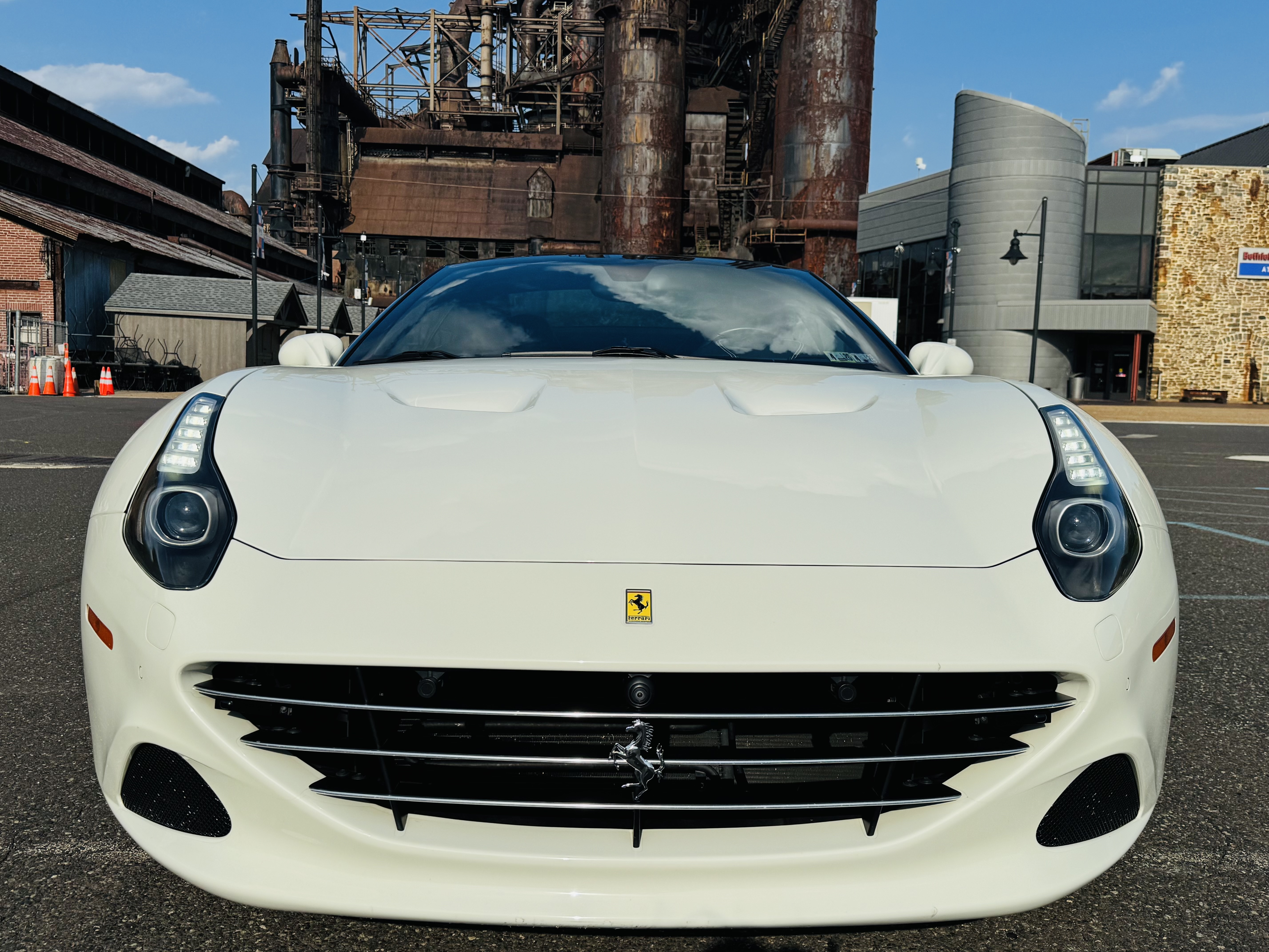Used 2016 Ferrari California T RWD image 8
