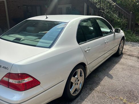 Used 2004 Lexus LS 430 w/ Modern Luxury Pkg RWD image 8