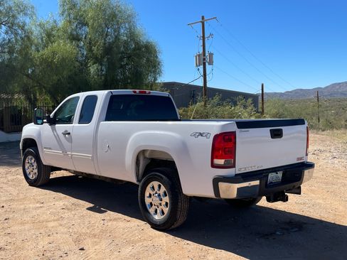 Used 2011 GMC Sierra 2500 SLE w/ SLE Preferred Package image 2