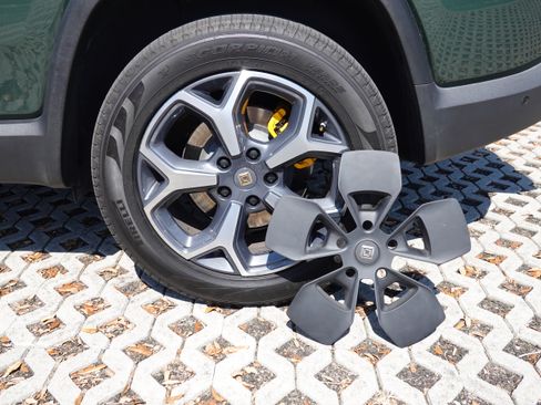 Used 2023 Rivian R1S Adventure image 10