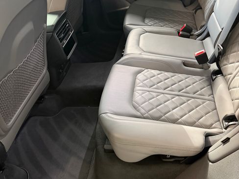 Used 2024 Audi SQ8 Prestige image 8