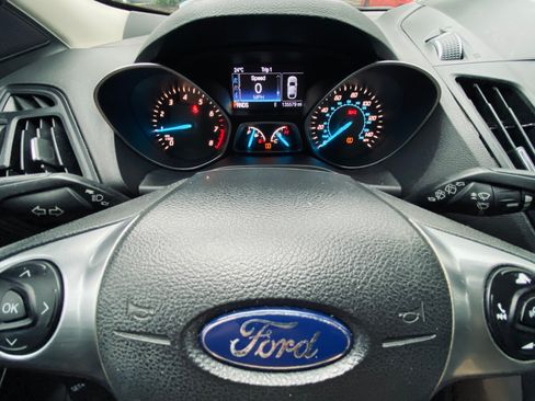 Used 2015 Ford Escape SE w/ Equipment Group 201A AWD/4WD image 17