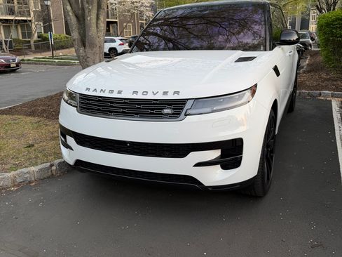 Used 2023 Land Rover Range Rover Sport SE image 15