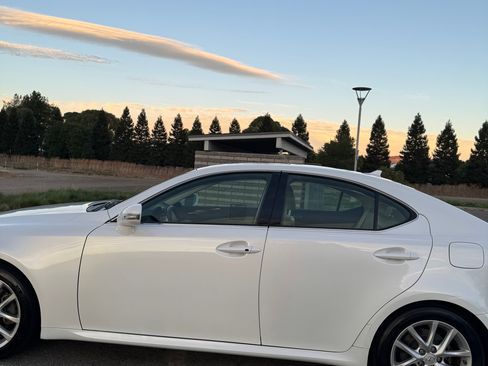 Used 2013 Lexus IS 250 w/ Premium Pkg Value Edition RWD image 8