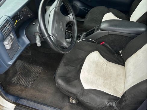 Used 1996 Chevrolet S10 Pickup 2WD Regular Cab image 6