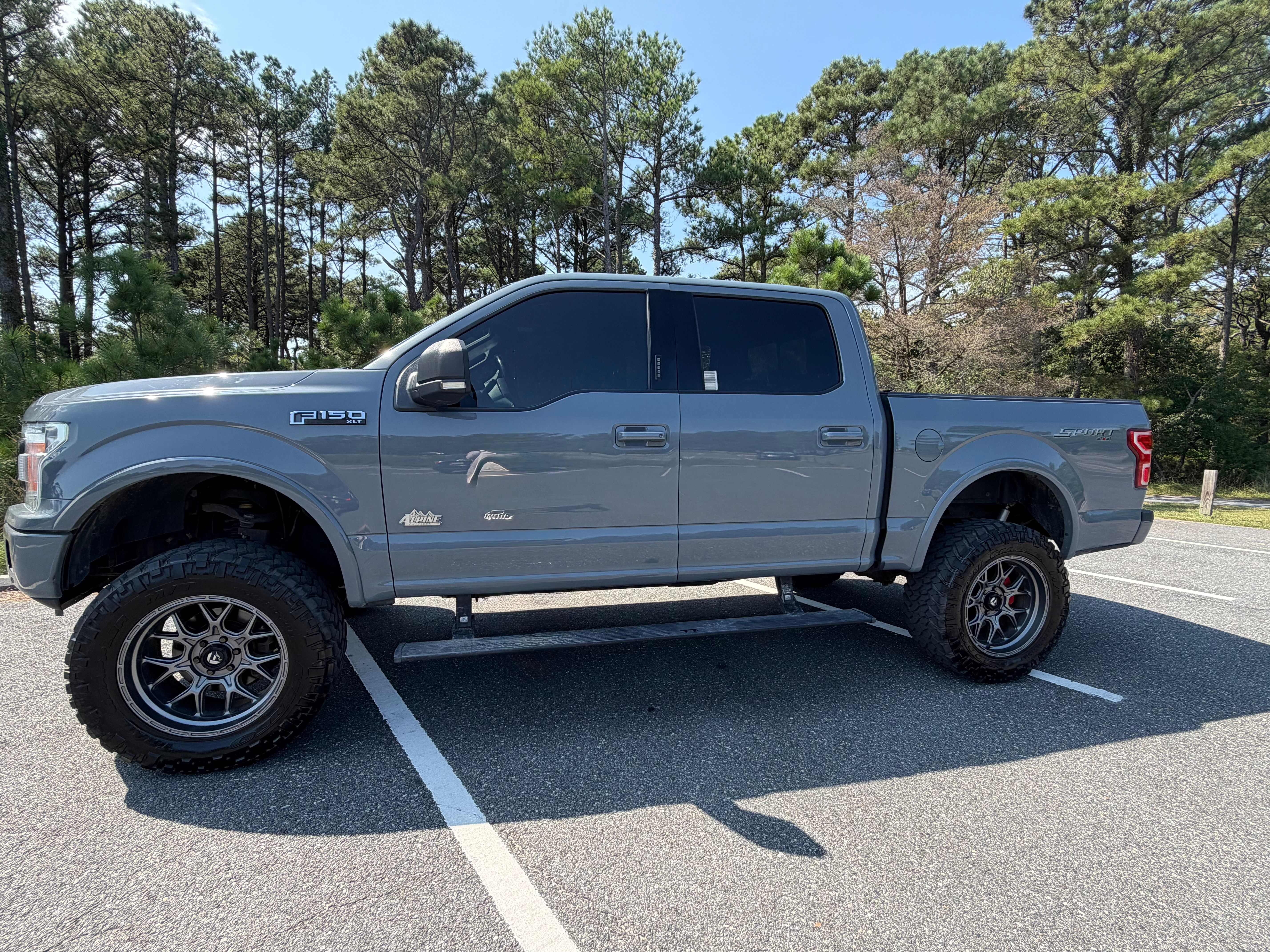 Used 2019 Ford F150 XLT w/ Equipment Group 302A Luxury AWD/4WD image 21
