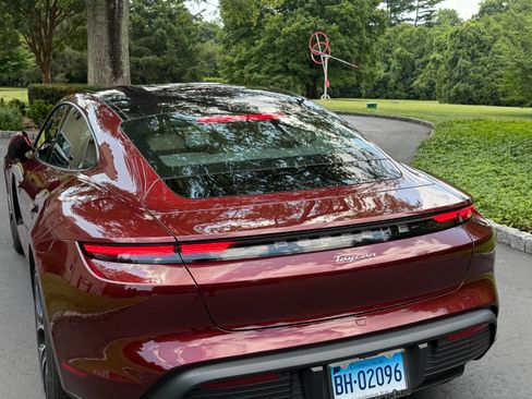 Used 2022 Porsche Taycan RWD image 13