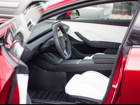 Used 2024 Tesla Model 3 Performance image 8