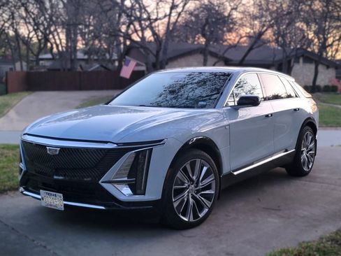 Used 2024 Cadillac Lyriq Luxury image 2