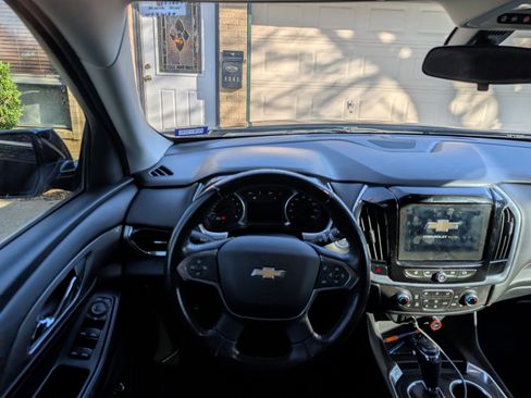 Used 2018 Chevrolet Traverse LT image 17