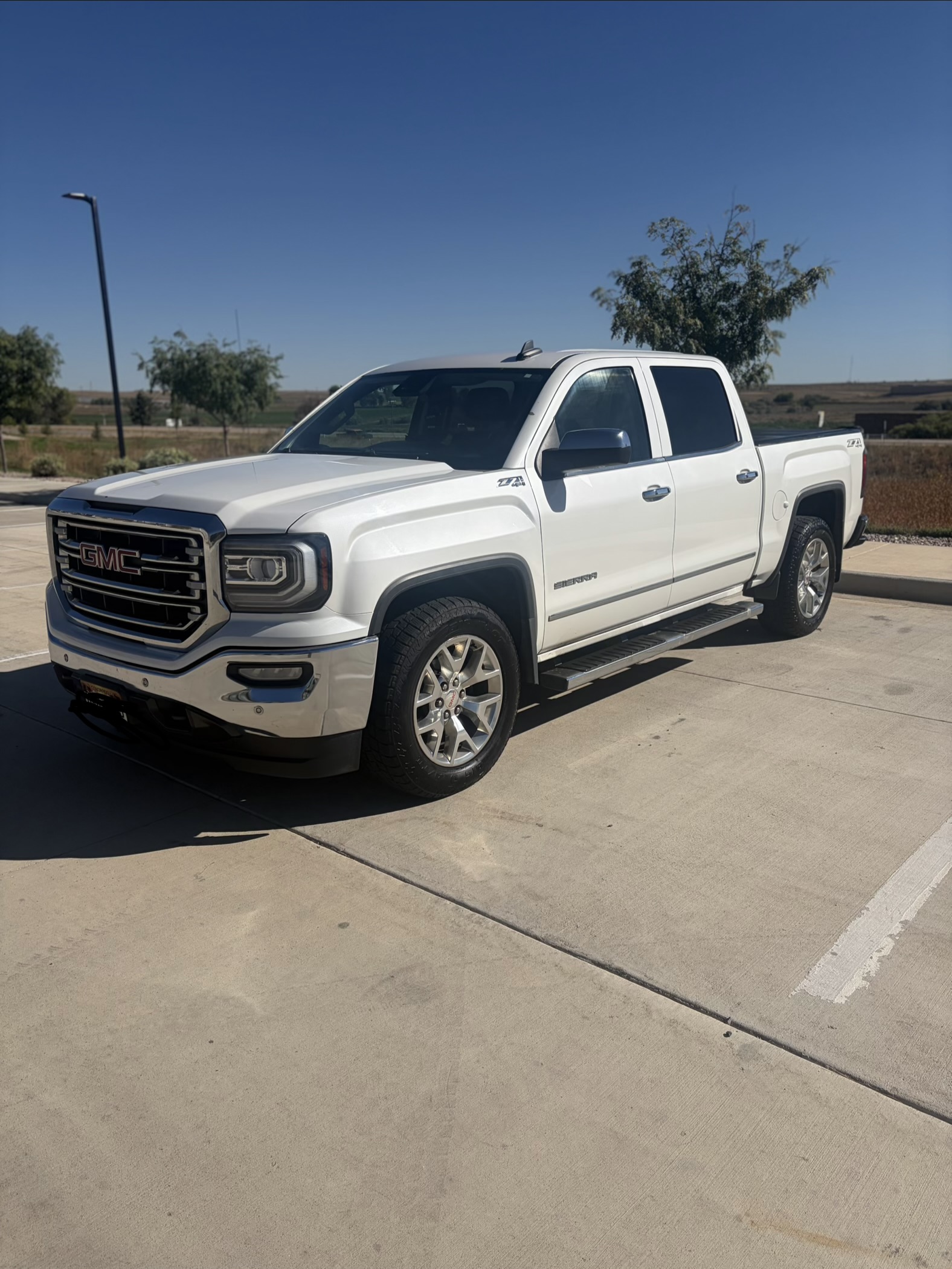 Used 2017 GMC Sierra 1500 SLT AWD/4WD image 1