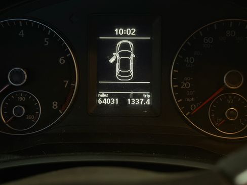 Used 2012 Volkswagen Eos Komfort FWD image 1
