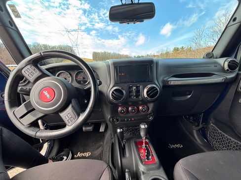 Used 2013 Jeep Wrangler Unlimited Sport image 6