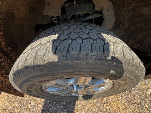 Used 2012 Ford F150 XLT w/ XLT Chrome Pkg image 5