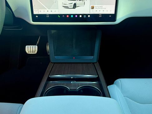 Used 2024 Tesla Model S AWD/4WD image 12