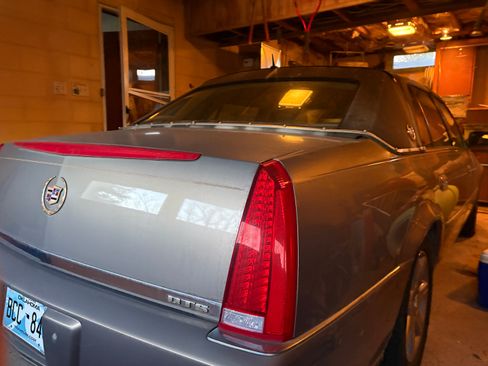 Used 2006 Cadillac DTS w/ Trunk Convenience Package image 13