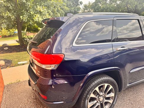 Used 2018 Jeep Grand Cherokee Overland AWD/4WD image 6