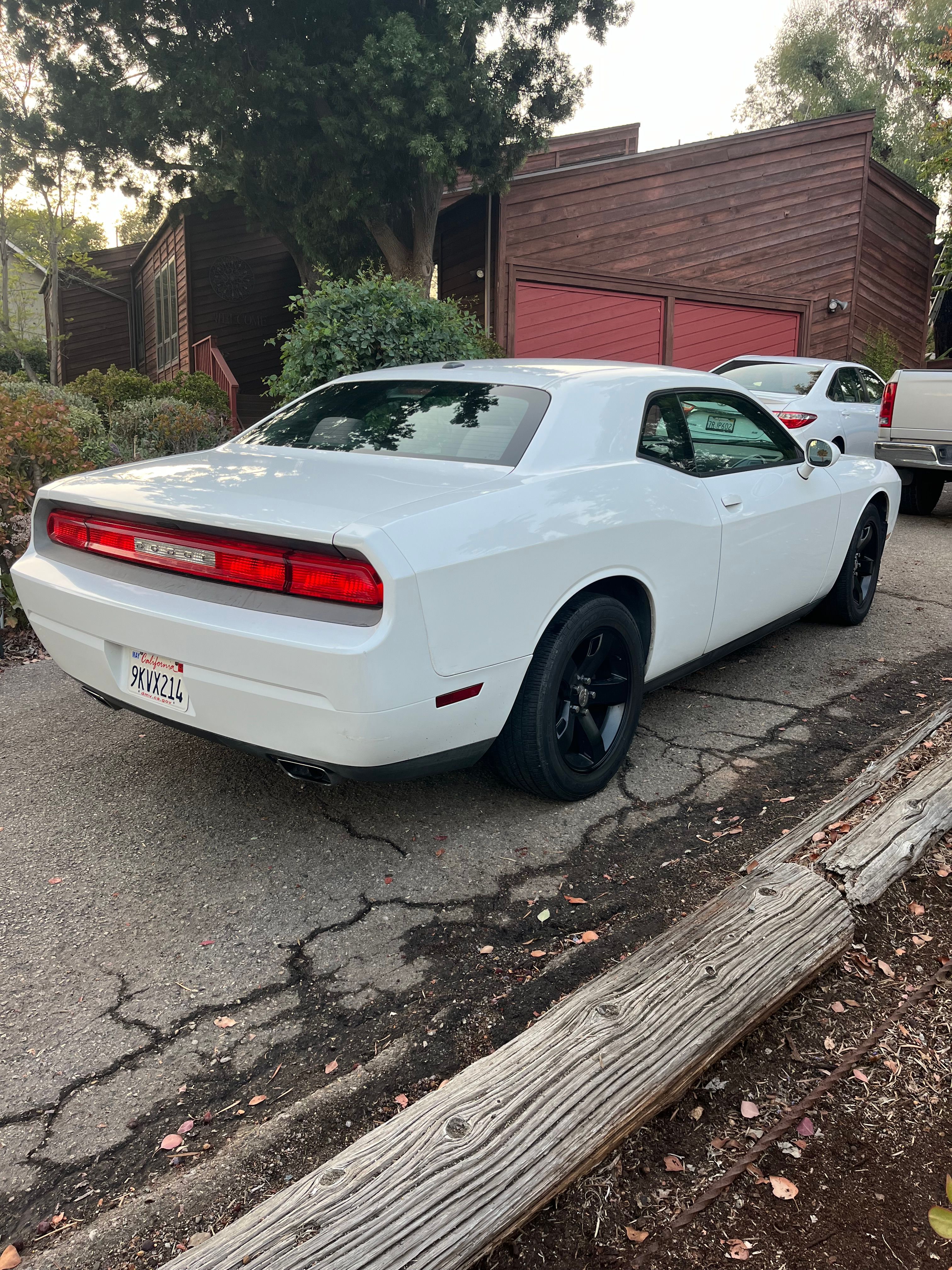 Used 2012 Dodge Challenger SXT RWD image 4