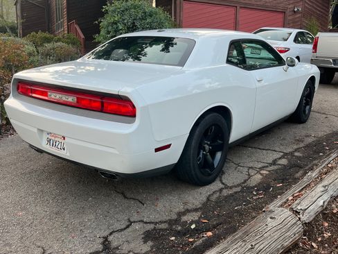 Used 2012 Dodge Challenger SXT image 4