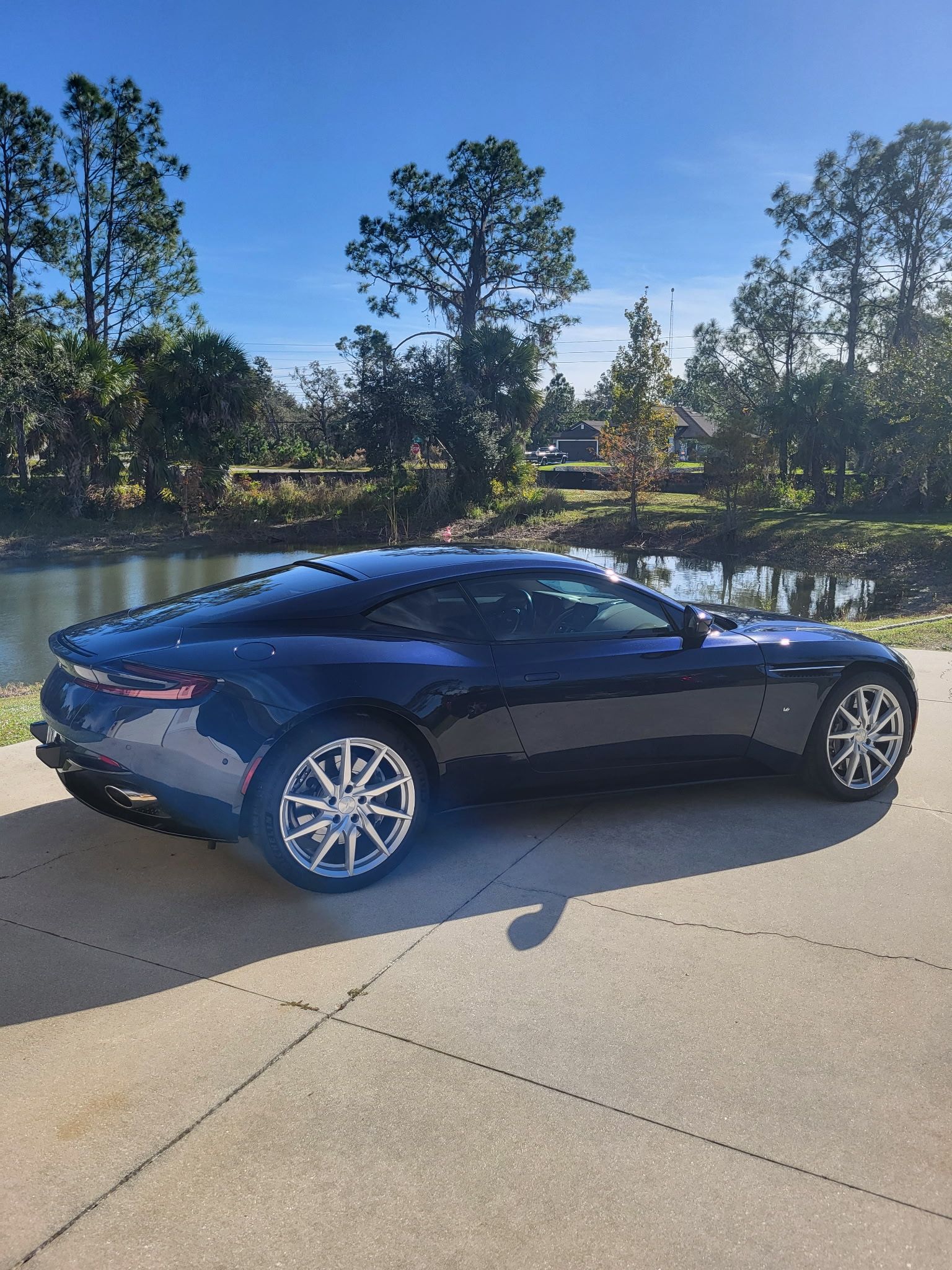Used 2017 Aston Martin DB11 V12 RWD image 2