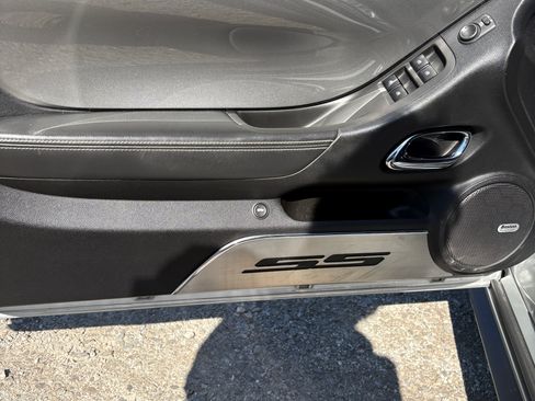 Used 2011 Chevrolet Camaro SS image 2