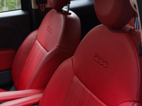 Used 2018 FIAT 500 Lounge FWD image 9