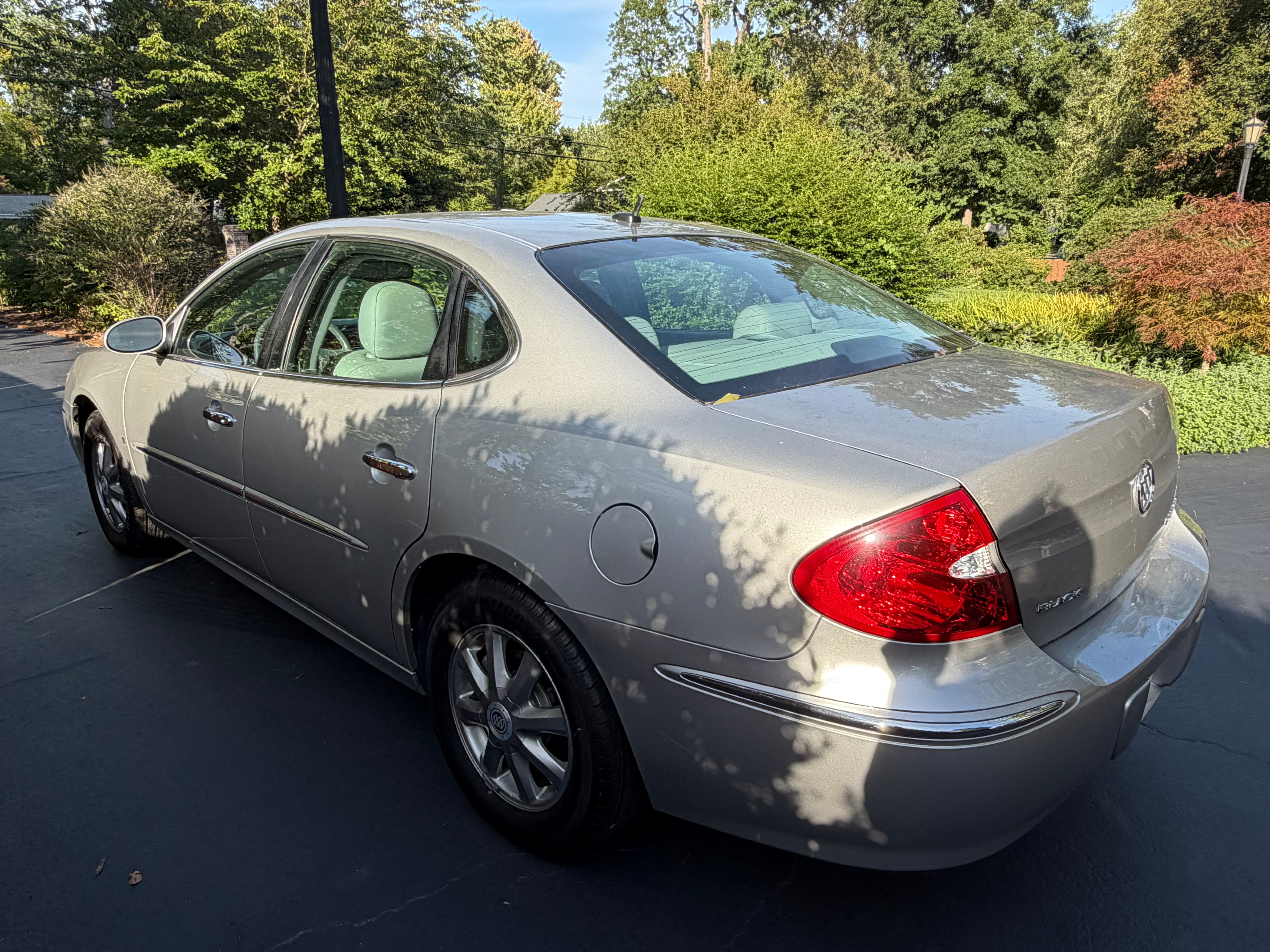 Used 2007 Buick LaCrosse CXL w/ Chromed Appearance Package FWD image 9
