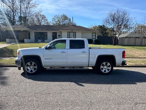 Used 2015 GMC Sierra 1500 SLT w/ SLT Crew Cab Value Package image 4