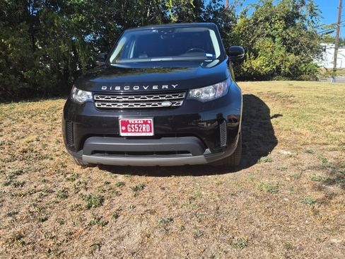 Used 2018 Land Rover Discovery SE image 2