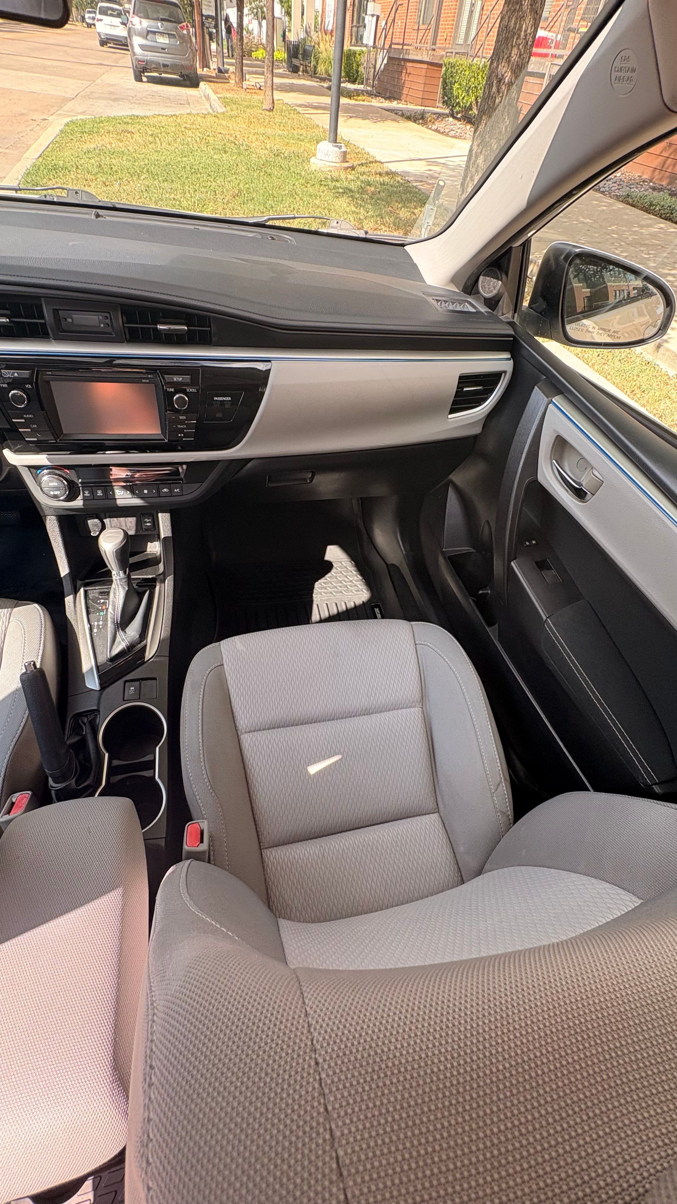 Used 2015 Toyota Corolla LE FWD image 17