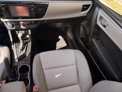 Used 2015 Toyota Corolla LE FWD image 17