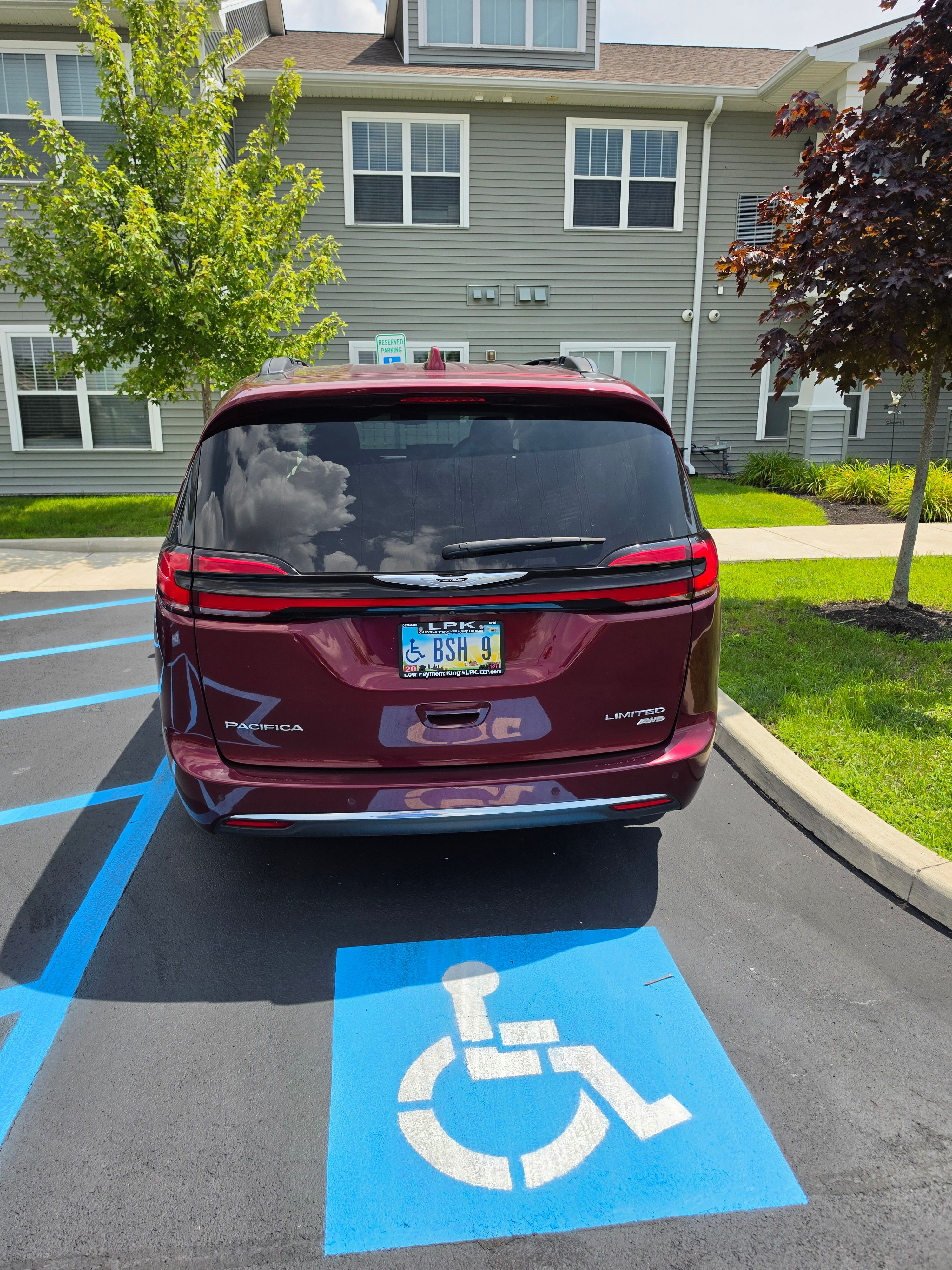 Used 2022 Chrysler Pacifica Limited AWD/4WD image 6