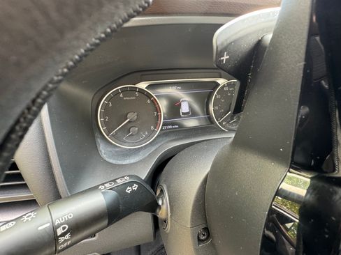 Used 2023 Nissan Rogue SV image 10