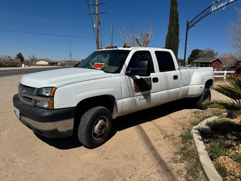 Used 2007 Chevrolet Silverado 3500 LT w/ Heavy-Duty Power Package image 2
