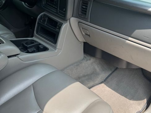 Used 2005 GMC Yukon XL SLT w/ SLT Preferred Equipment Group AWD/4WD image 21