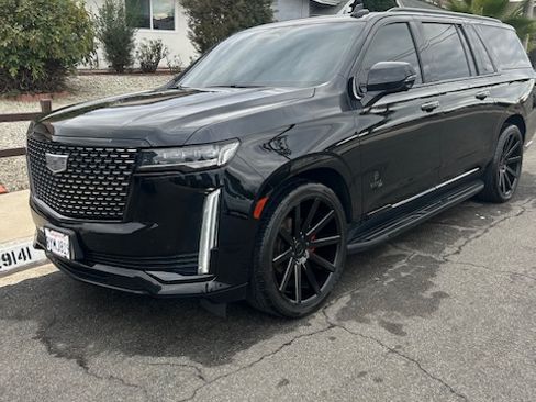 Used 2021 Cadillac Escalade ESV Luxury image 2