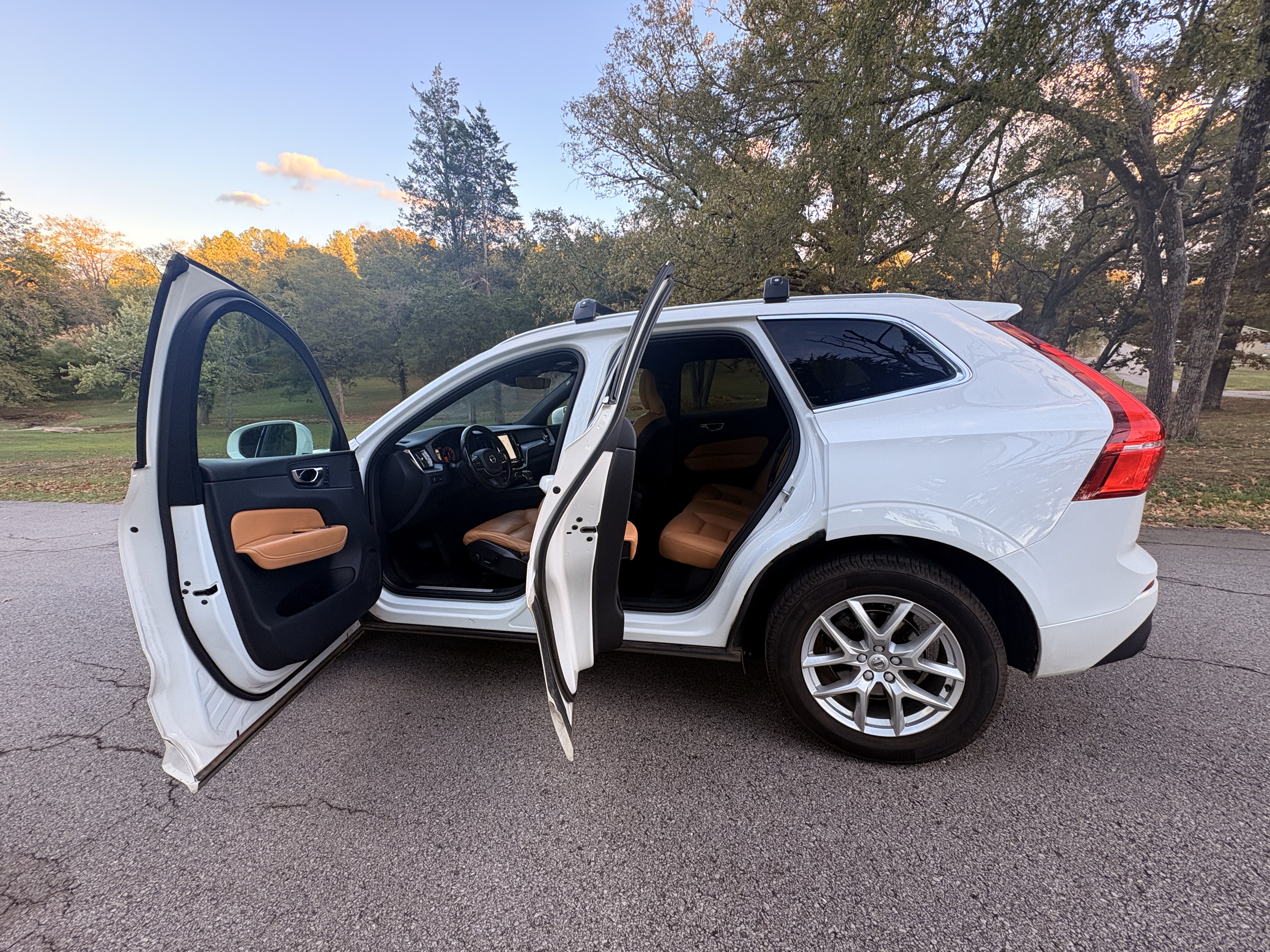 Used 2020 Volvo XC60 T5 Momentum AWD/4WD image 11