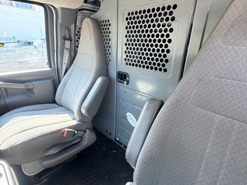 Used 2018 GMC Savana 3500 w/ Driver Convenience Package RWD image 6