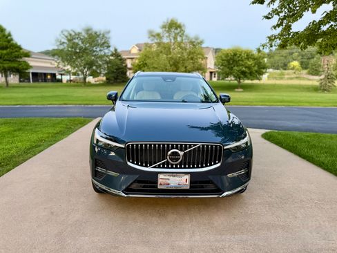 Used 2023 Volvo XC60 B5 Ultimate w/ Climate Package AWD/4WD image 2