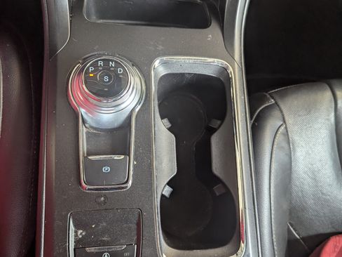 Used 2019 Ford Fusion Titanium image 2